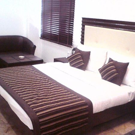 A New Delhi Hotel Orchid Garden Стая снимка
