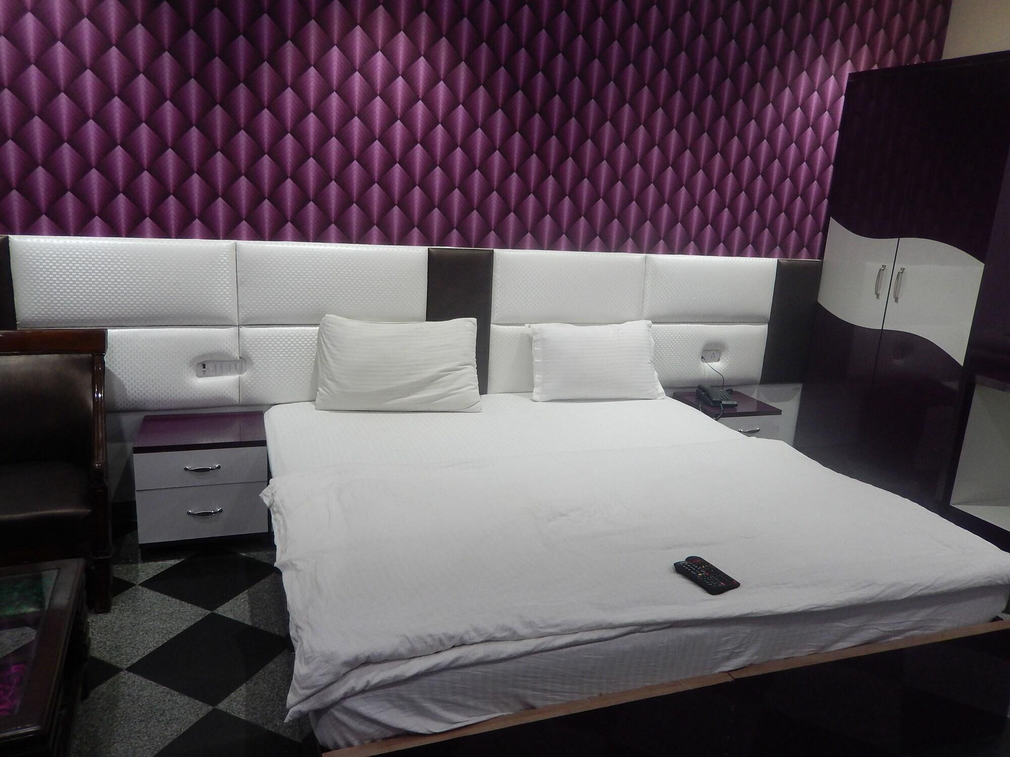 A New Delhi Hotel Orchid Garden Екстериор снимка