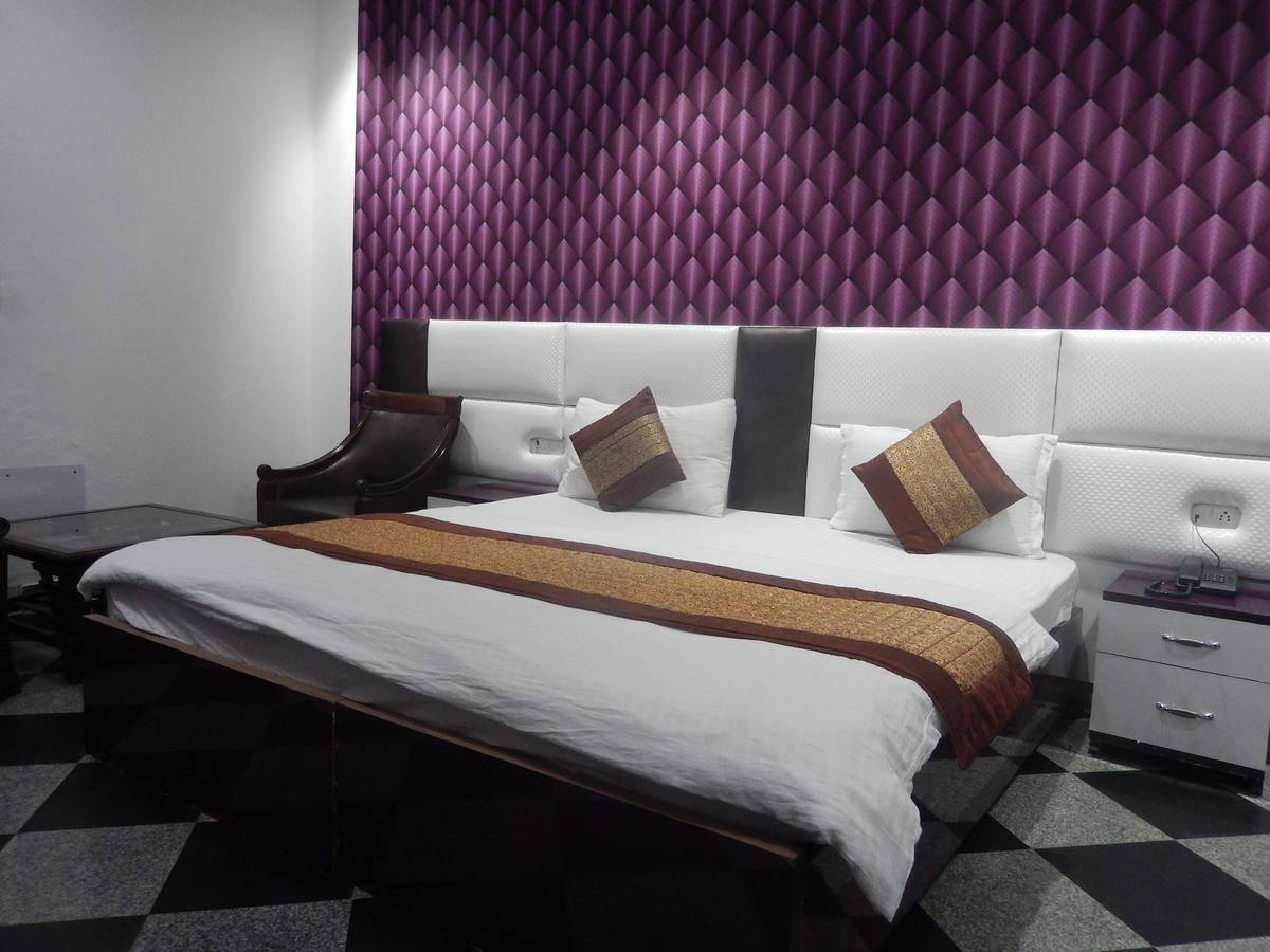 A New Delhi Hotel Orchid Garden Екстериор снимка