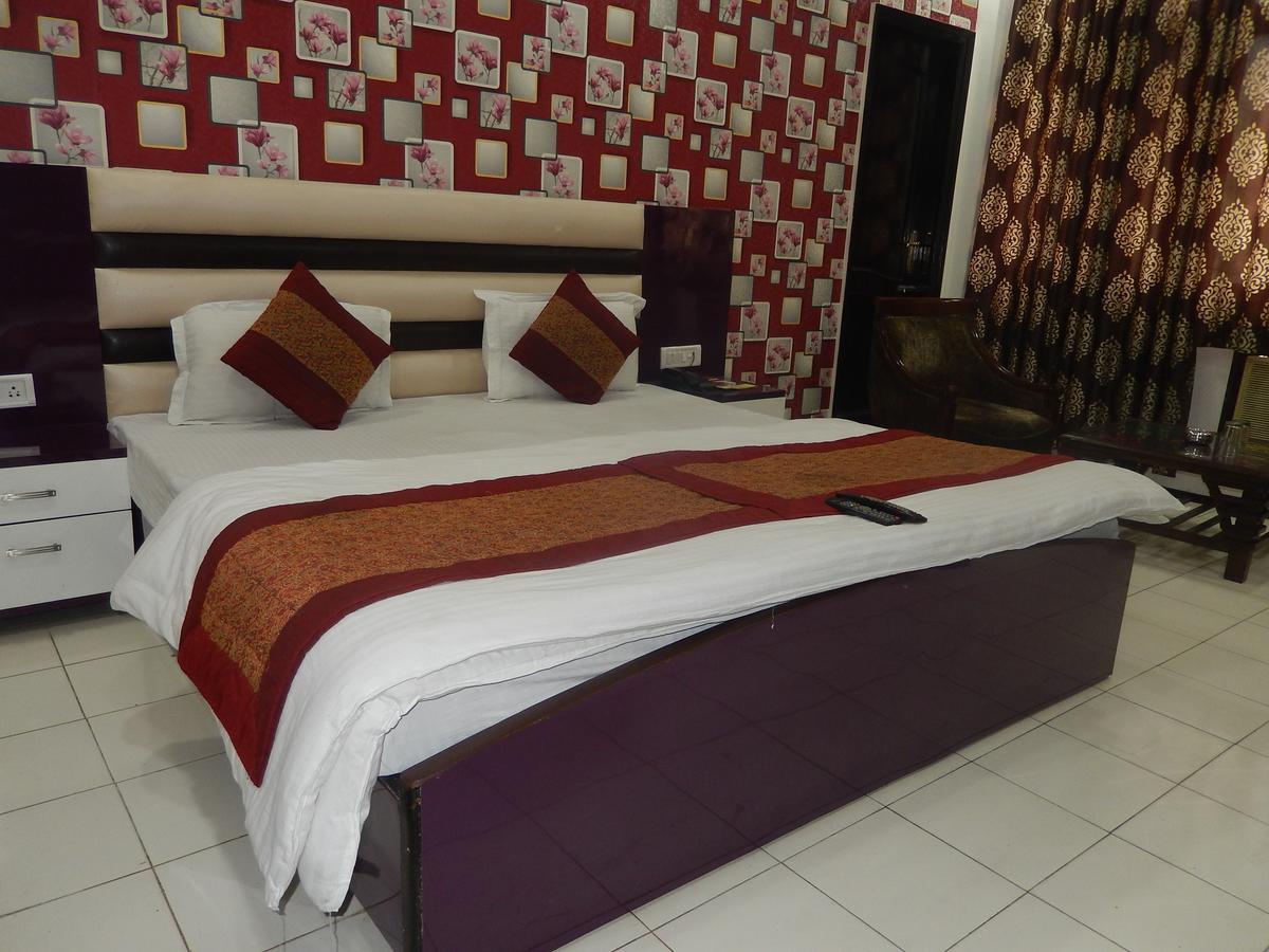 A New Delhi Hotel Orchid Garden Екстериор снимка
