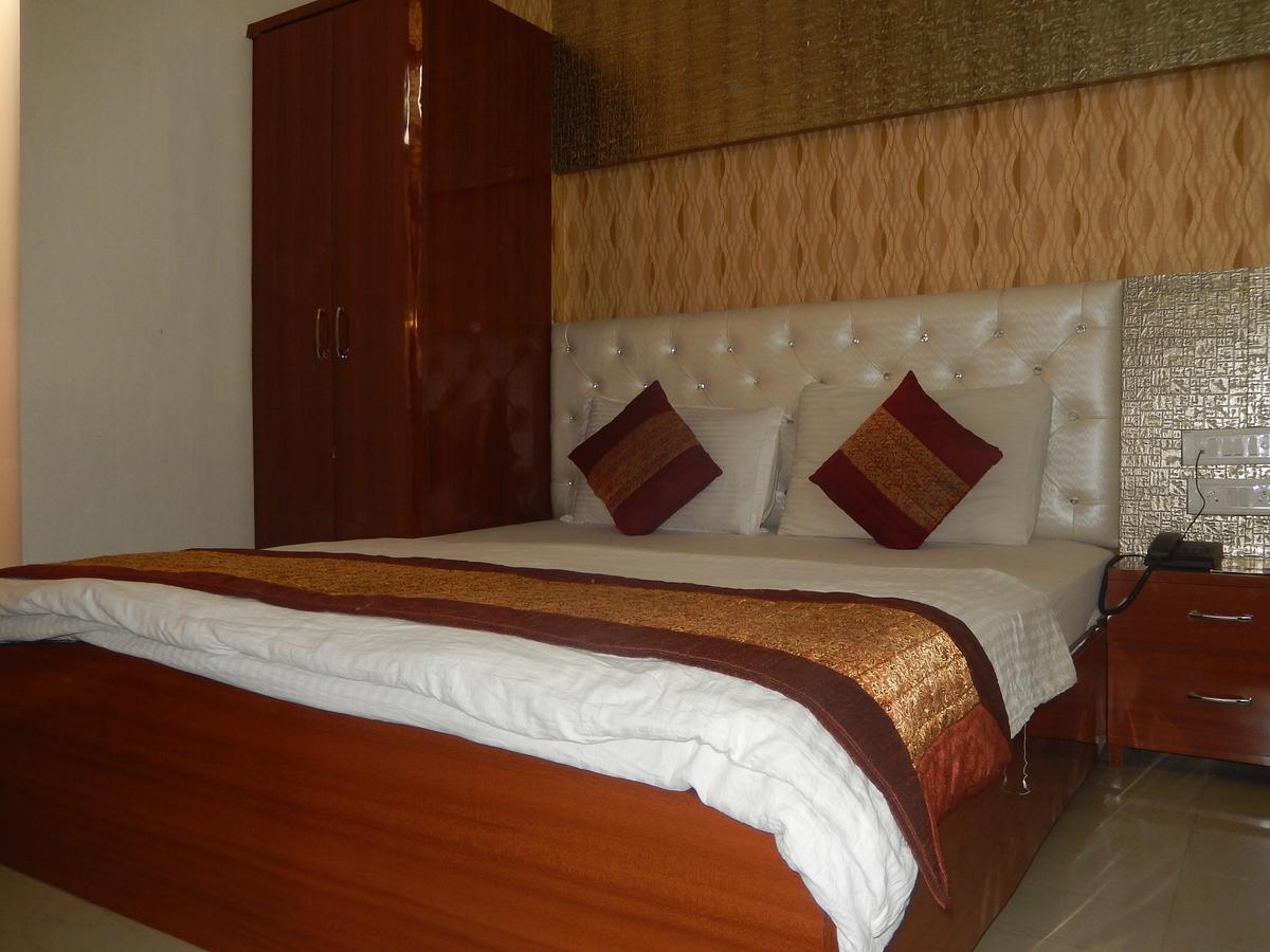 A New Delhi Hotel Orchid Garden Екстериор снимка